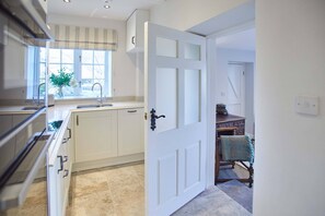 Cottage | Private kitchen - Tithe Cottage (Harrogate)