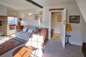 Cottage | Living room | Flat-screen TV, fireplace