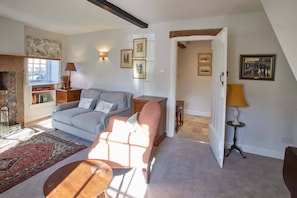 Cottage | Living room | Flat-screen TV, fireplace
