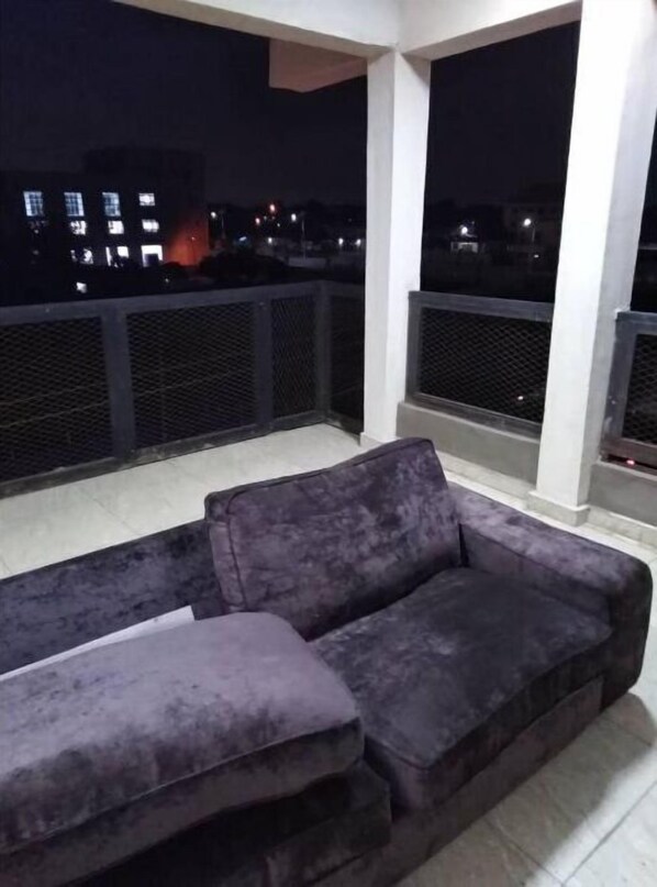 Property grounds - Coming soon-Beautiful East Legon Apartment (Ogbodjo)