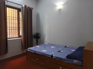 1 bedroom, iron/ironing board, free WiFi