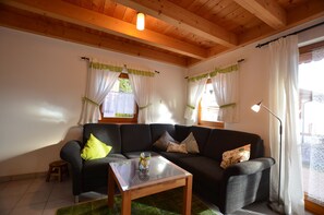 TV, fireplace, stereo