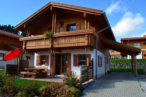 Freistehendes Ferienhaus mit Kamin, Balkon und Garten im Feriendorf Via Claudia
