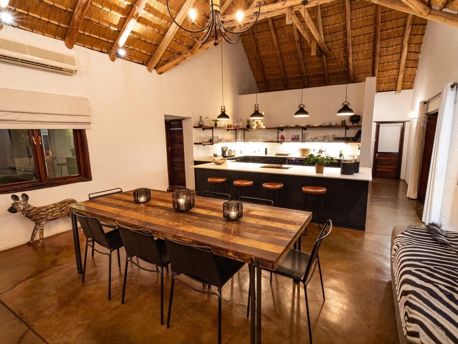 Luxury Chalet, 4 Bedrooms | In-room dining