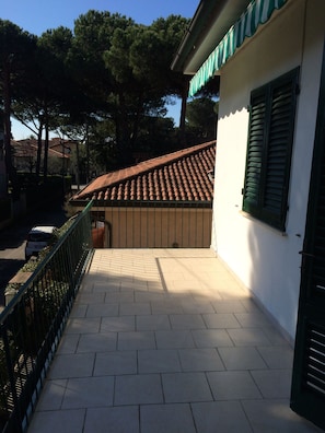 المنطقة المحيطة بالمنشأة