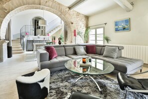 Living area - Ventoux Le Prieuré La Madelène: bed and breakfast in Provence (Malaucène)
