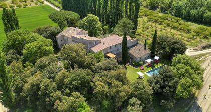 Ventoux Le Prieuré La Madelène: bed and breakfast in Provence