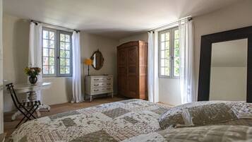 1 dormitori, wifi gratuïta i roba de llit