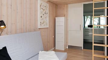 House | 3 bedrooms, cots/infant beds