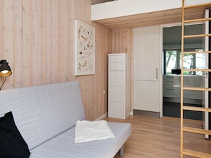 House | 3 bedrooms, cribs/infant beds