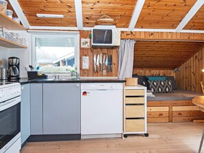 House | Private kitchen | Highchair - 4 Star Holiday Home in Juelsminde (Horsens)