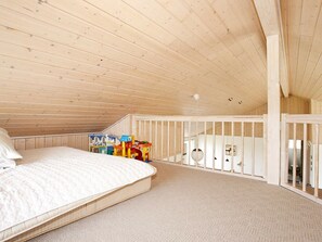 3 bedrooms, cribs/infant beds
