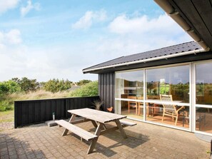 House | Outdoor dining
