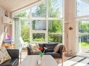 Interior - Serene Holiday Home in Juelsminde near Beach (Juelsminde)