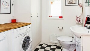 Shower - Holiday Home in Mjölby (Mjolby)