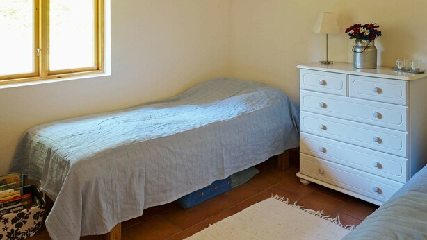 1 habitación y muebles diferentes 