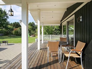 House | Outdoor dining