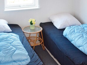 2 bedrooms, cribs/infant beds
