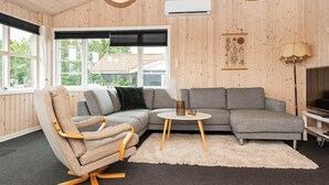 House | Living area - Vibrant Holiday Home in Juelsminde near Sea (Horsens)
