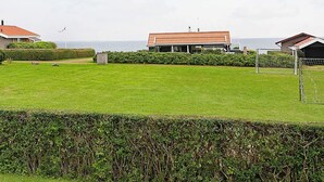 House | Water view - Vibrant Holiday Home in Juelsminde near Sea (Horsens)