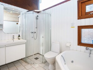 House | Bathroom - 4 Star Holiday Home in Juelsminde (Horsens)