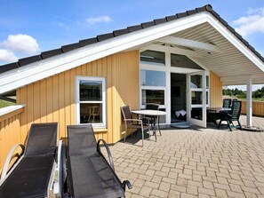 Outdoor dining - 8 Person Holiday Home in Blavand (Blavand)