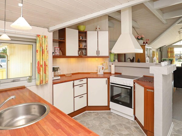 Private kitchen - 8 Person Holiday Home in Blavand (Blavand)