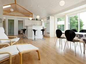 Dining - Comfortable Holiday Home in Hundested with Hot Tub (Hundested)