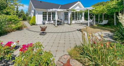 6 Person Holiday Home in Millinge