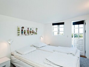 3 bedrooms, cribs/infant beds