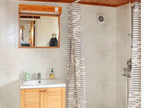 Shower, towels