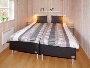 3 Schlafzimmer, Babybetten