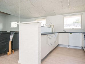 House | Private kitchen | Highchair - Luxury Retreat by Beach - By Traum Ferienwohnungen (Borkop)