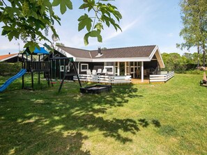 Children's area - Modern Holiday Home in Glesborg with Hot Tub & Sauna (Glesborg)