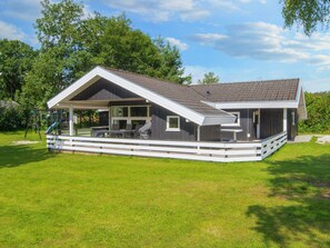 Exterior - Modern Holiday Home in Glesborg with Hot Tub & Sauna (Glesborg)