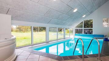 Huis | Zwembad | Een binnenzwembad en een buitenzwembad