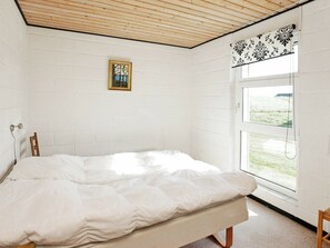 3 bedrooms, cribs/infant beds