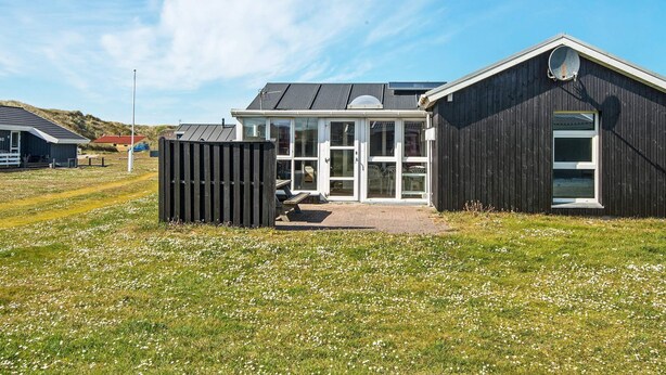 Exterior - Cozy Holiday Home in Ulfborg near Beach (Ulfborg)