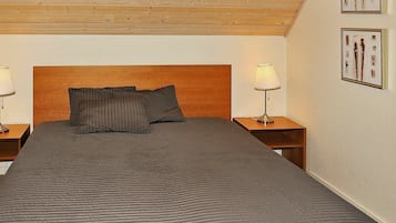 2 bedrooms, cots/infant beds