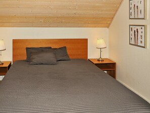2 bedrooms, cribs/infant beds
