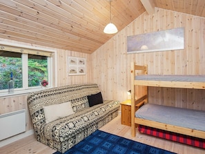 2 bedrooms, cribs/infant beds