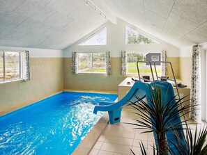 Hus | Pool | Inomhuspool och utomhuspool