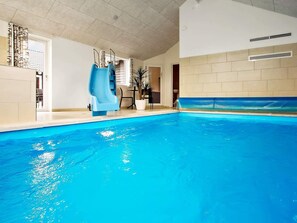 บ้านพัก | สระว่ายน้ำ | สระว่ายน้ำในร่ม, สระว่ายน้ำกลางแจ้ง