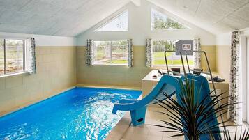 Rumah | Kolam renang | Kolam renang indoor dan kolam renang outdoor