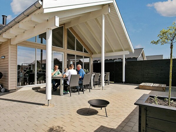 Outdoor dining - 5 Star Holiday Home in Bogense (Bogense)