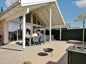 House | Outdoor dining
