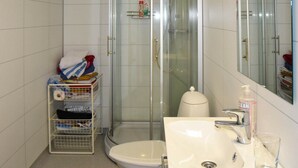 Bathroom - 7 Person Holiday Home in Midsund (Midsund)