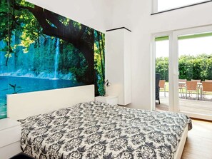 3 bedrooms, cribs/infant beds