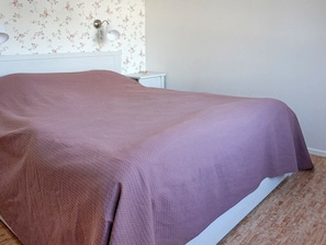 3 bedrooms, individually furnished, bed sheets