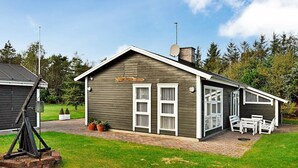 Exterior - Enticing Holiday Home in Ålbæk near Beach (Aalbaek)